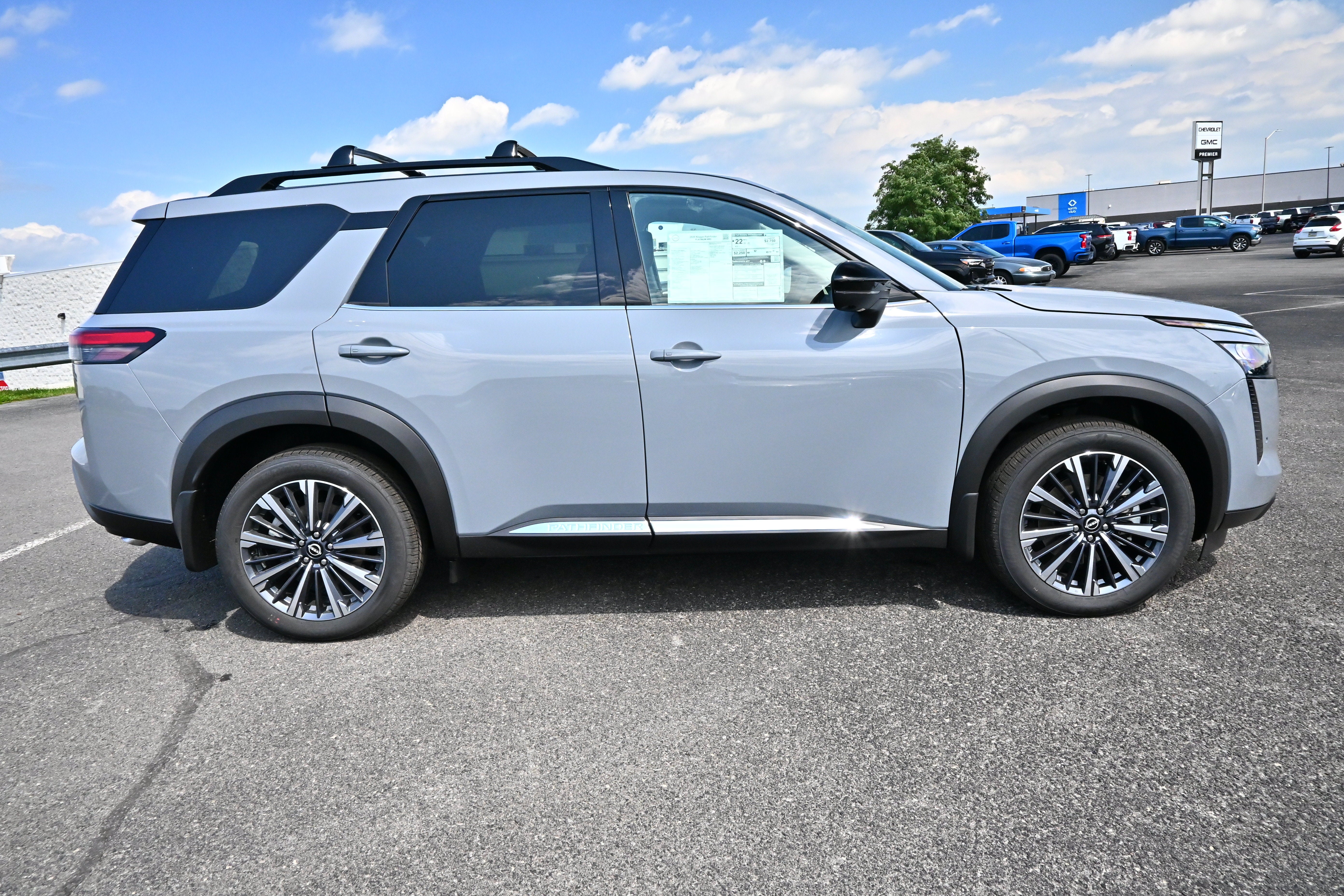 2026 Nissan Pathfinder Platinum
