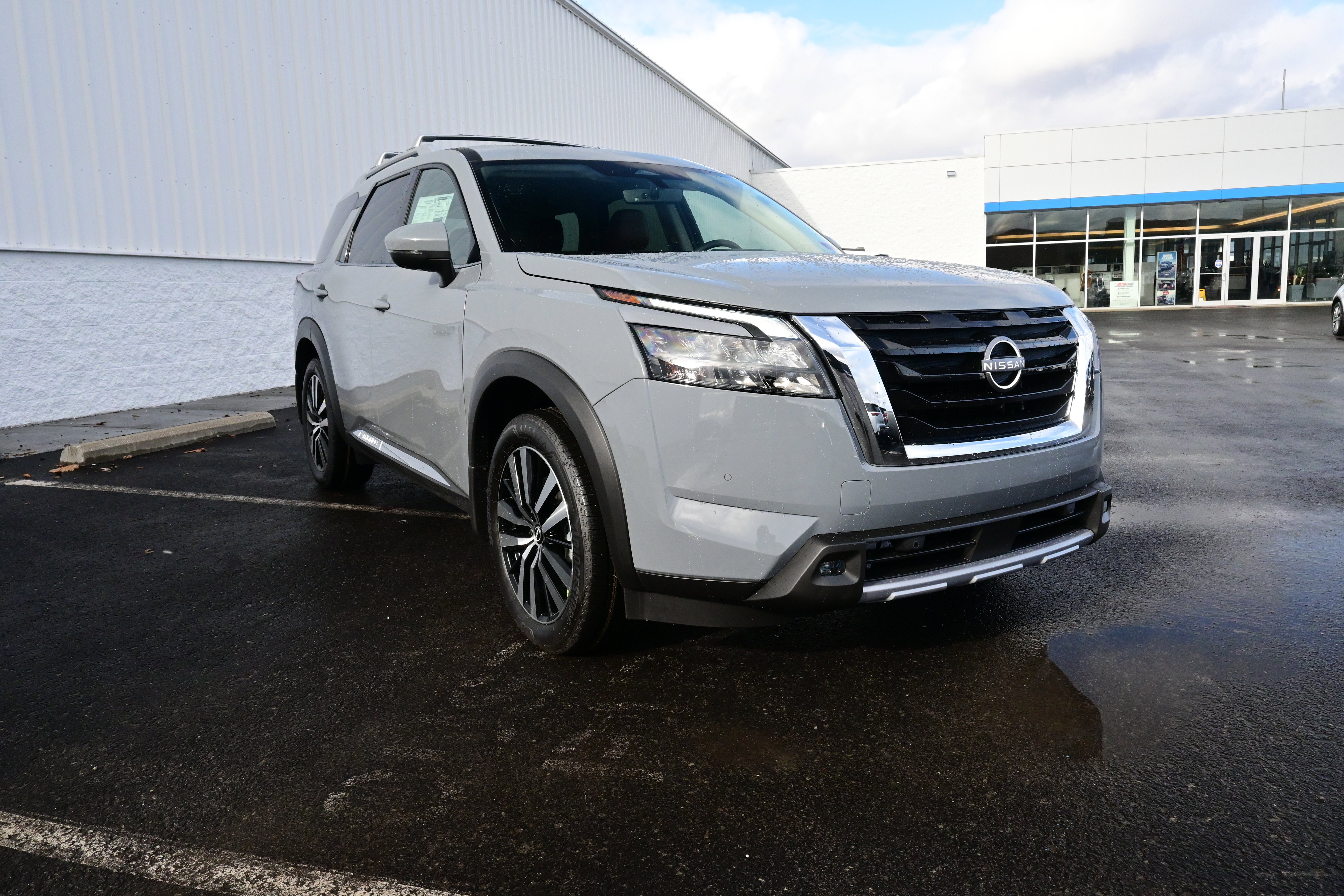 2025 Nissan Pathfinder Platinum