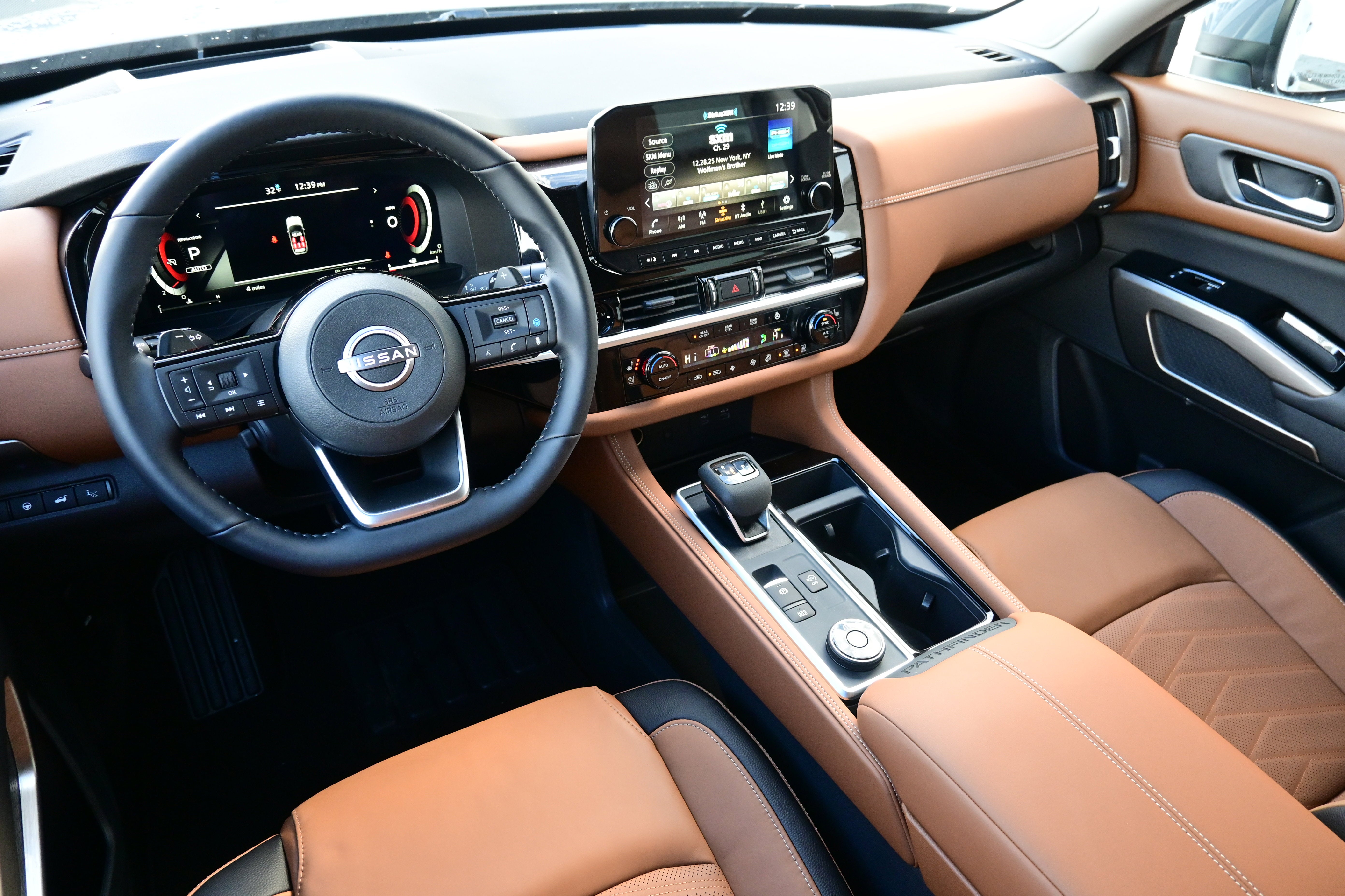 2025 Nissan Pathfinder Platinum