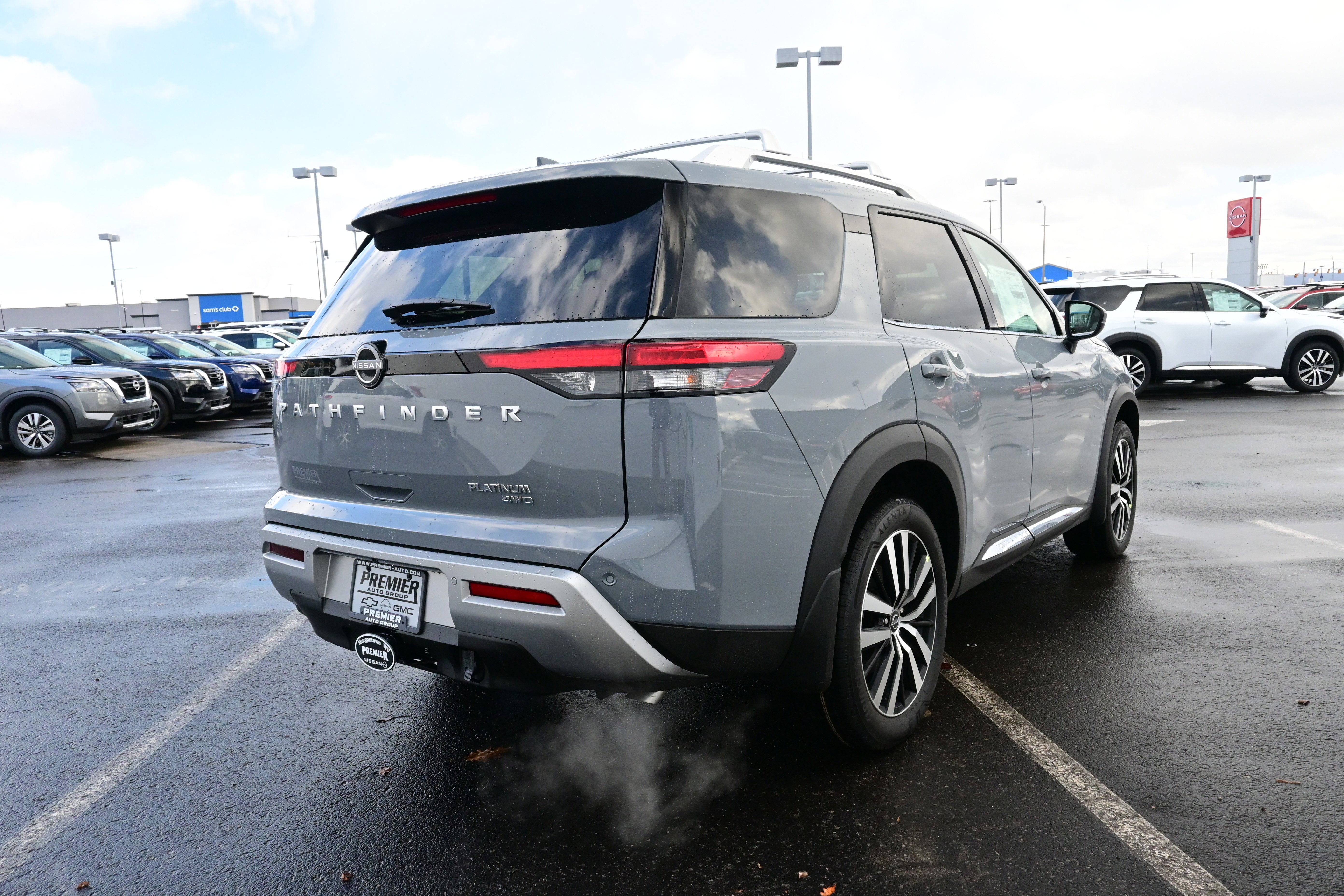 2025 Nissan Pathfinder Platinum