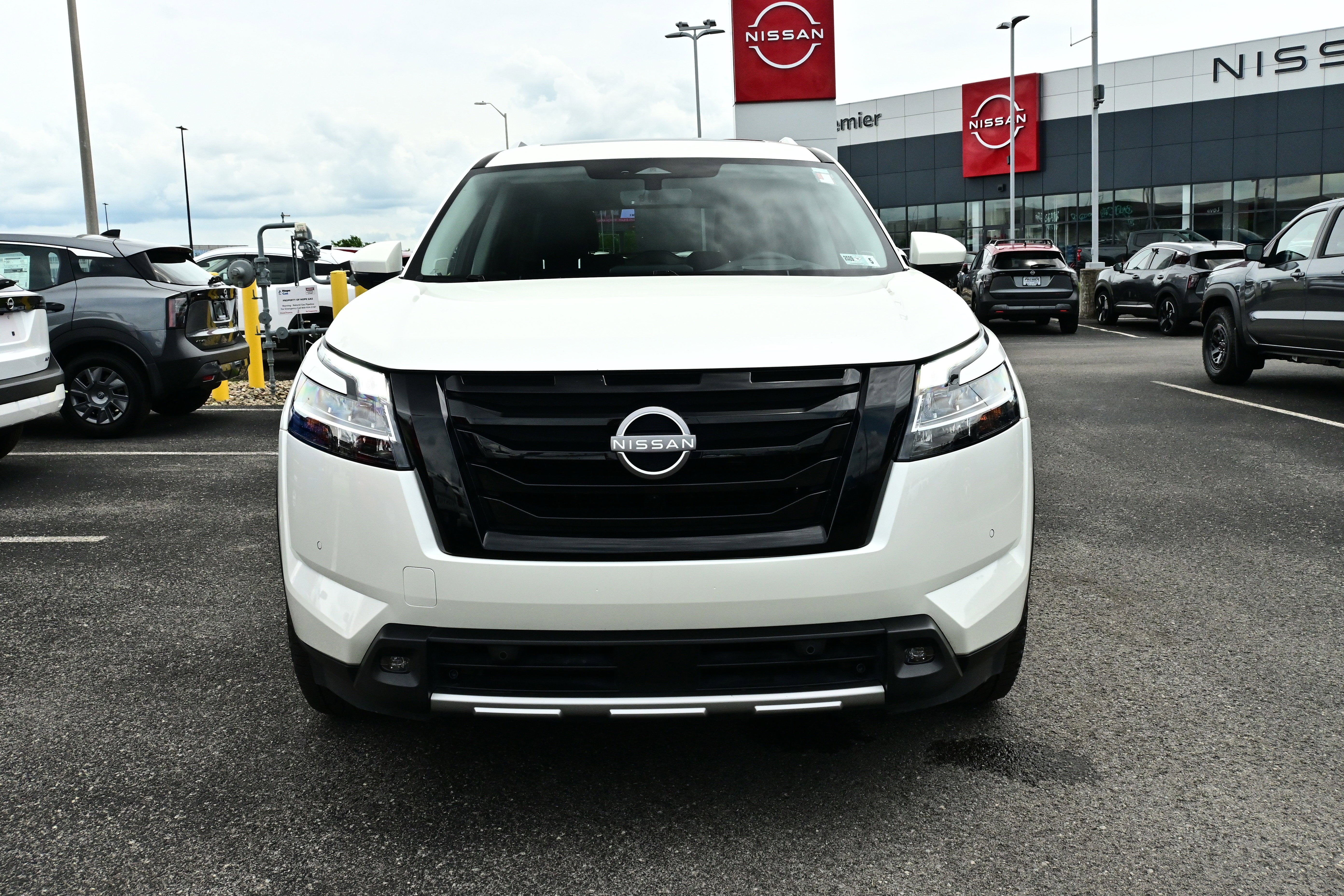 2023 Nissan Pathfinder Platinum