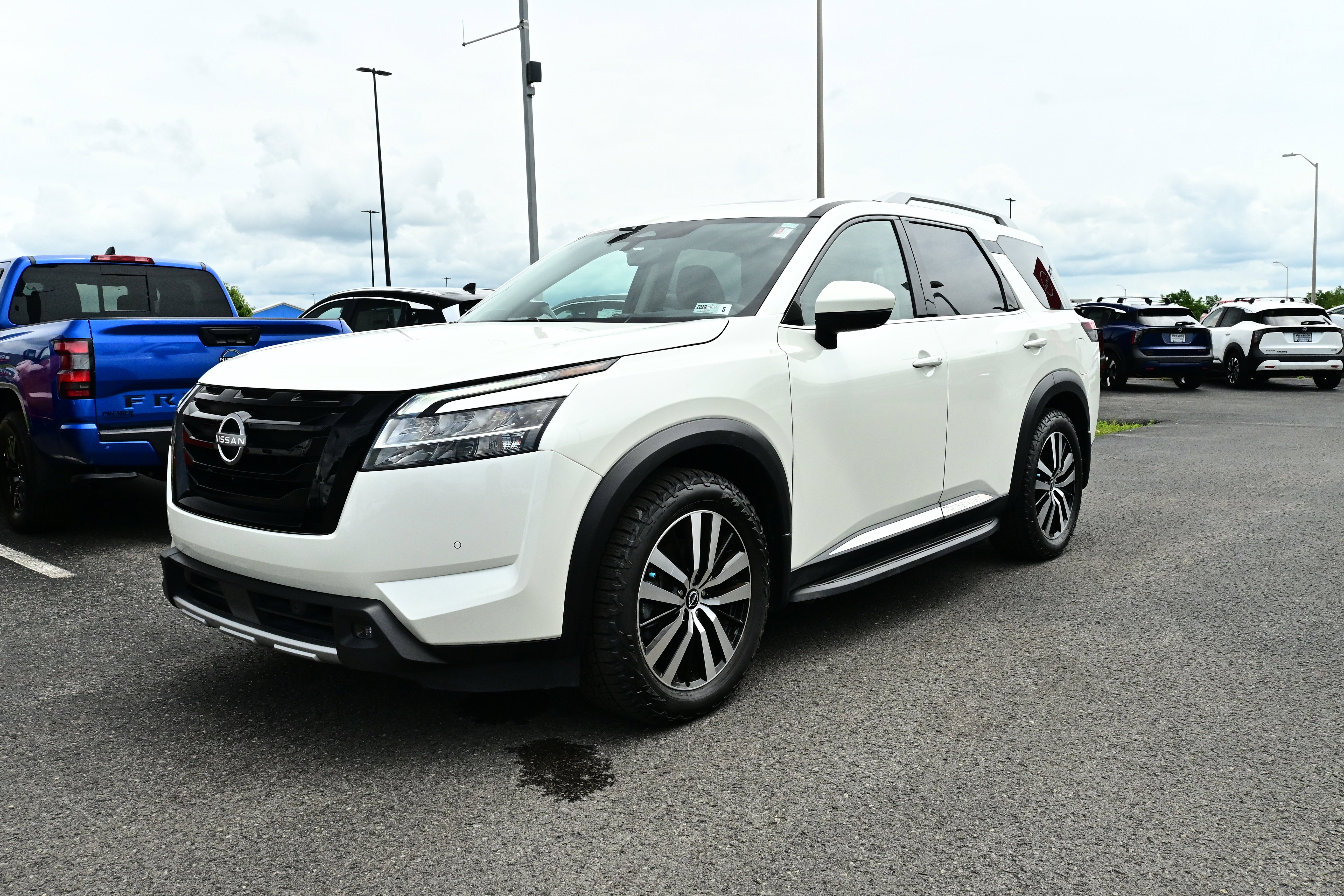 2023 Nissan Pathfinder Platinum