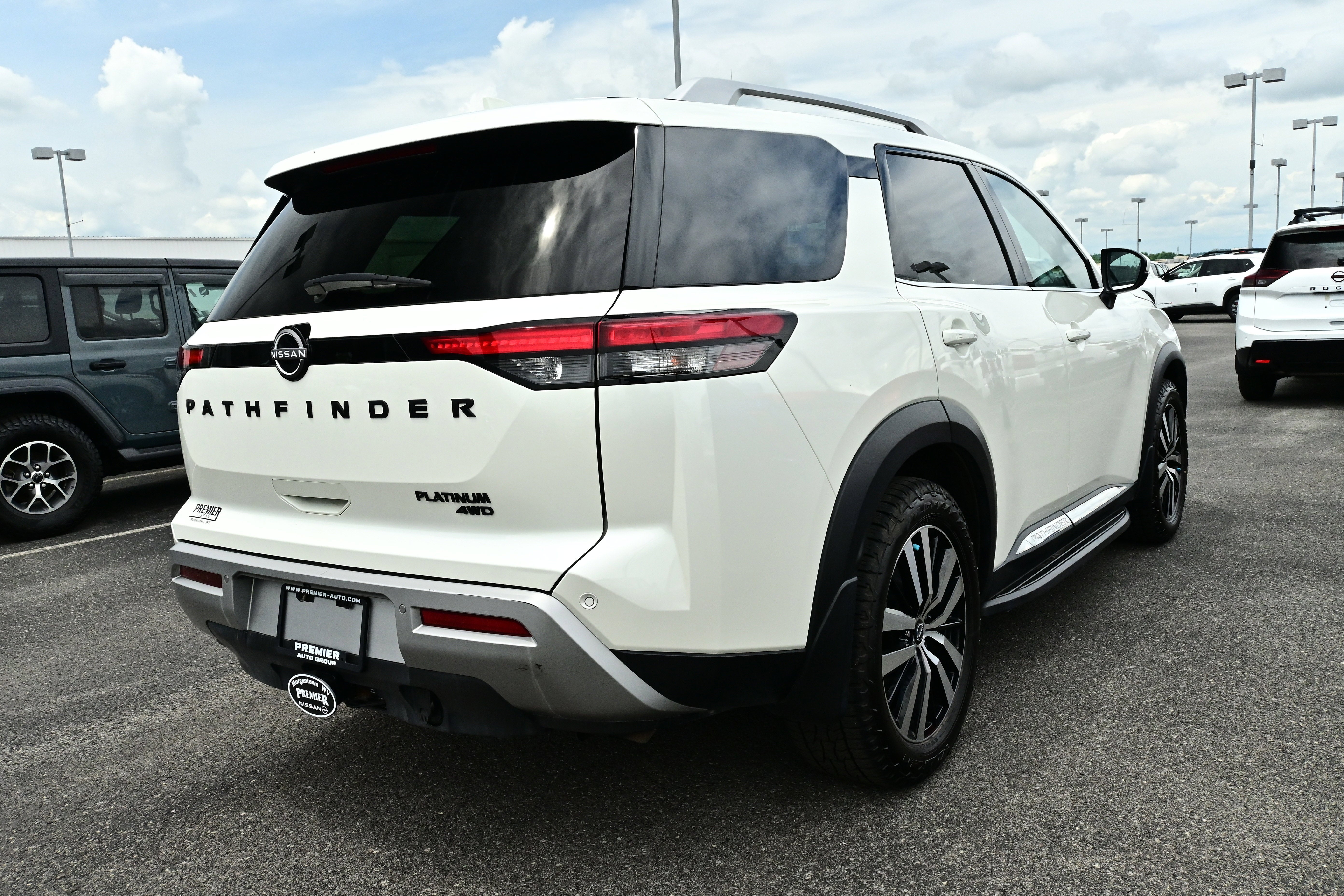 2023 Nissan Pathfinder Platinum