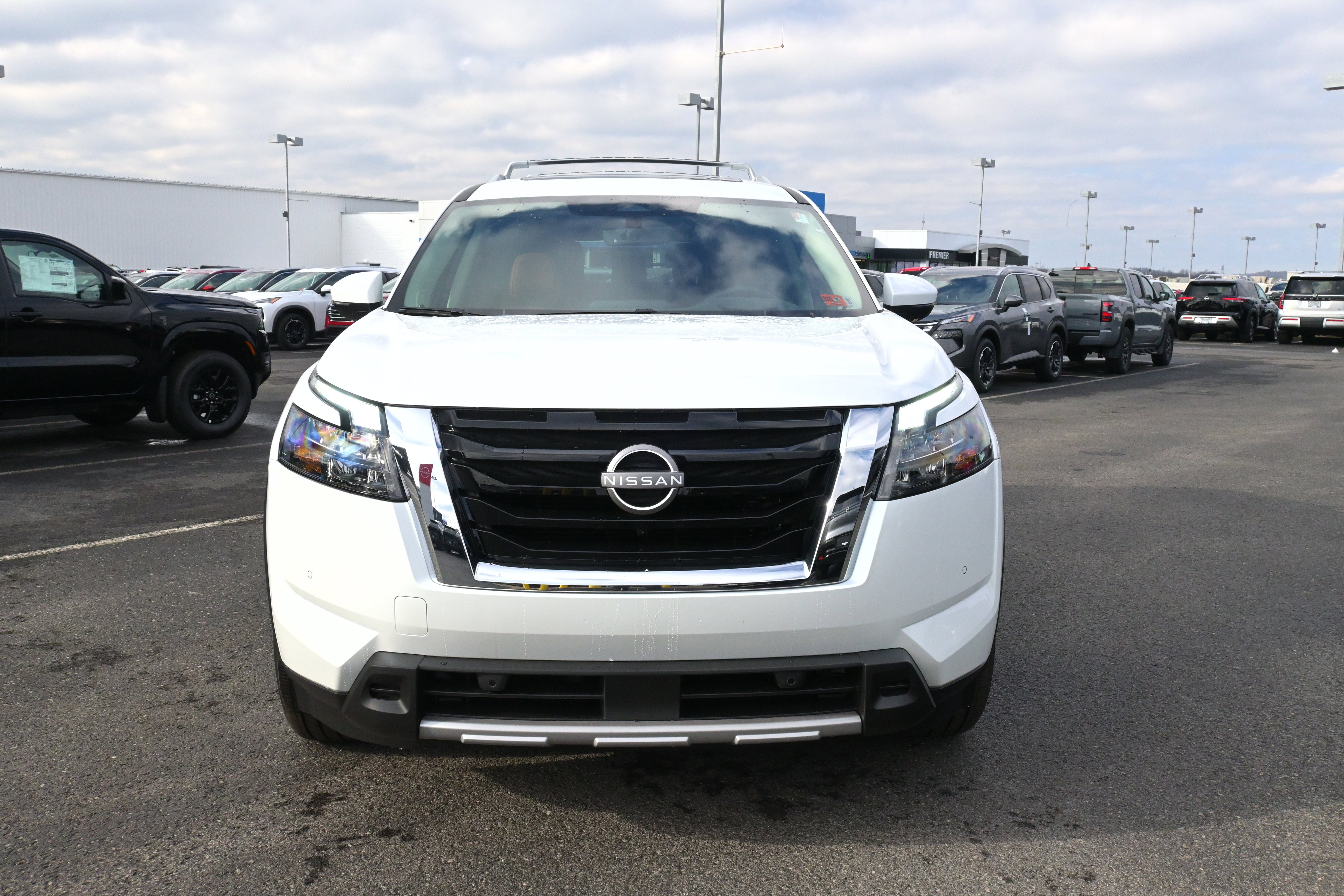 2025 Nissan Pathfinder Platinum