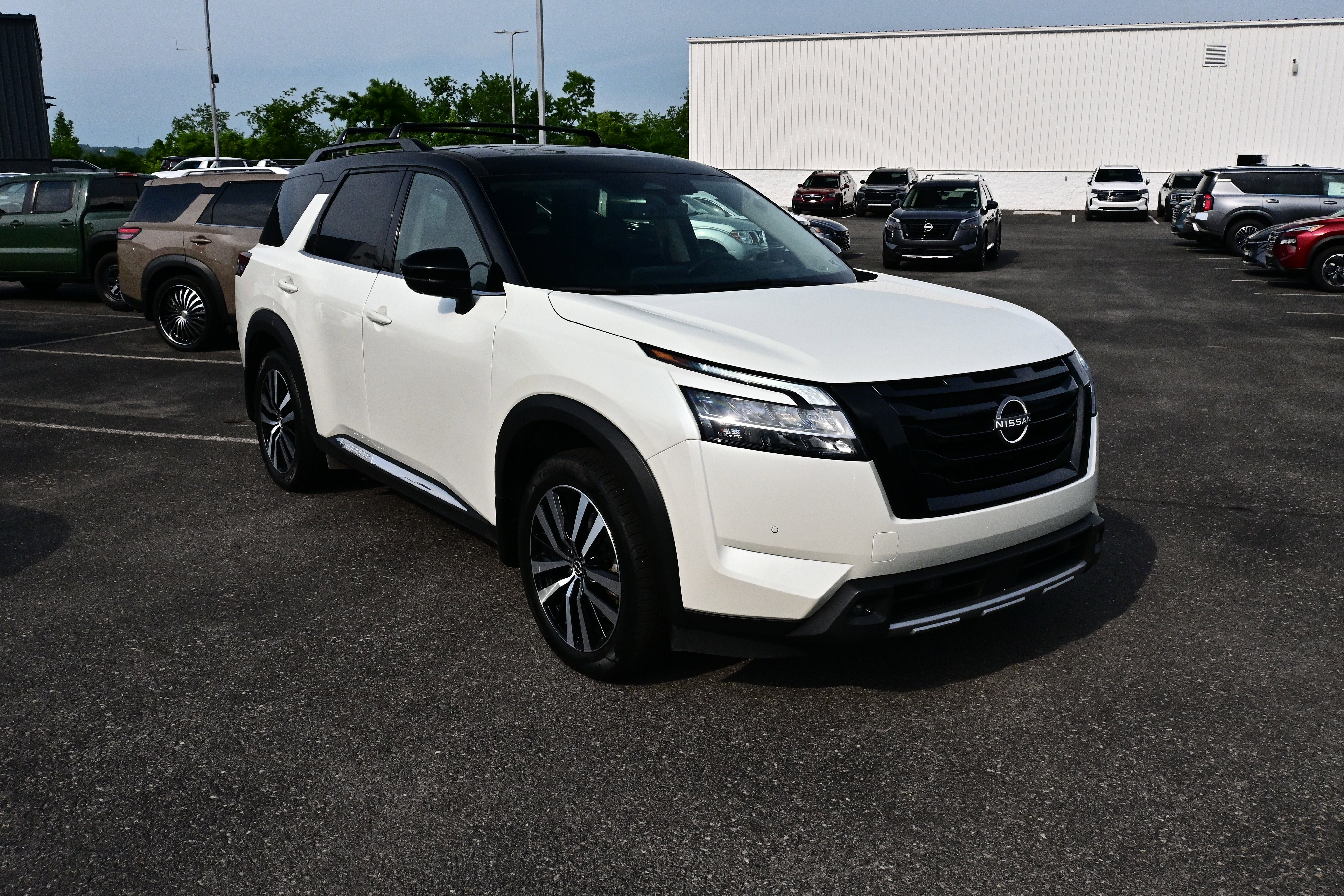 2024 Nissan Pathfinder Platinum