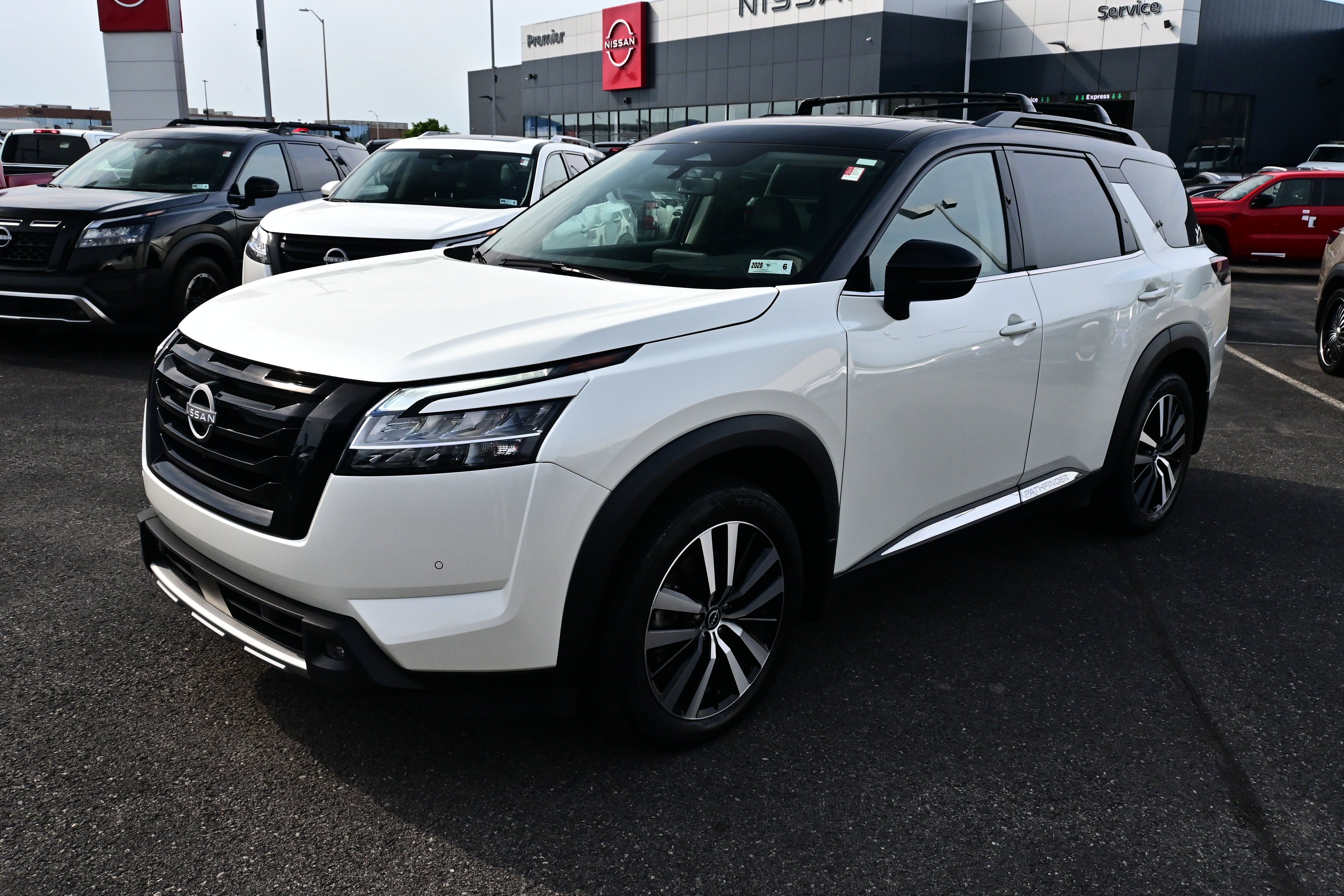 2024 Nissan Pathfinder Platinum