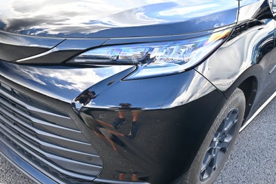 2025 Toyota Sienna Woodland Edition