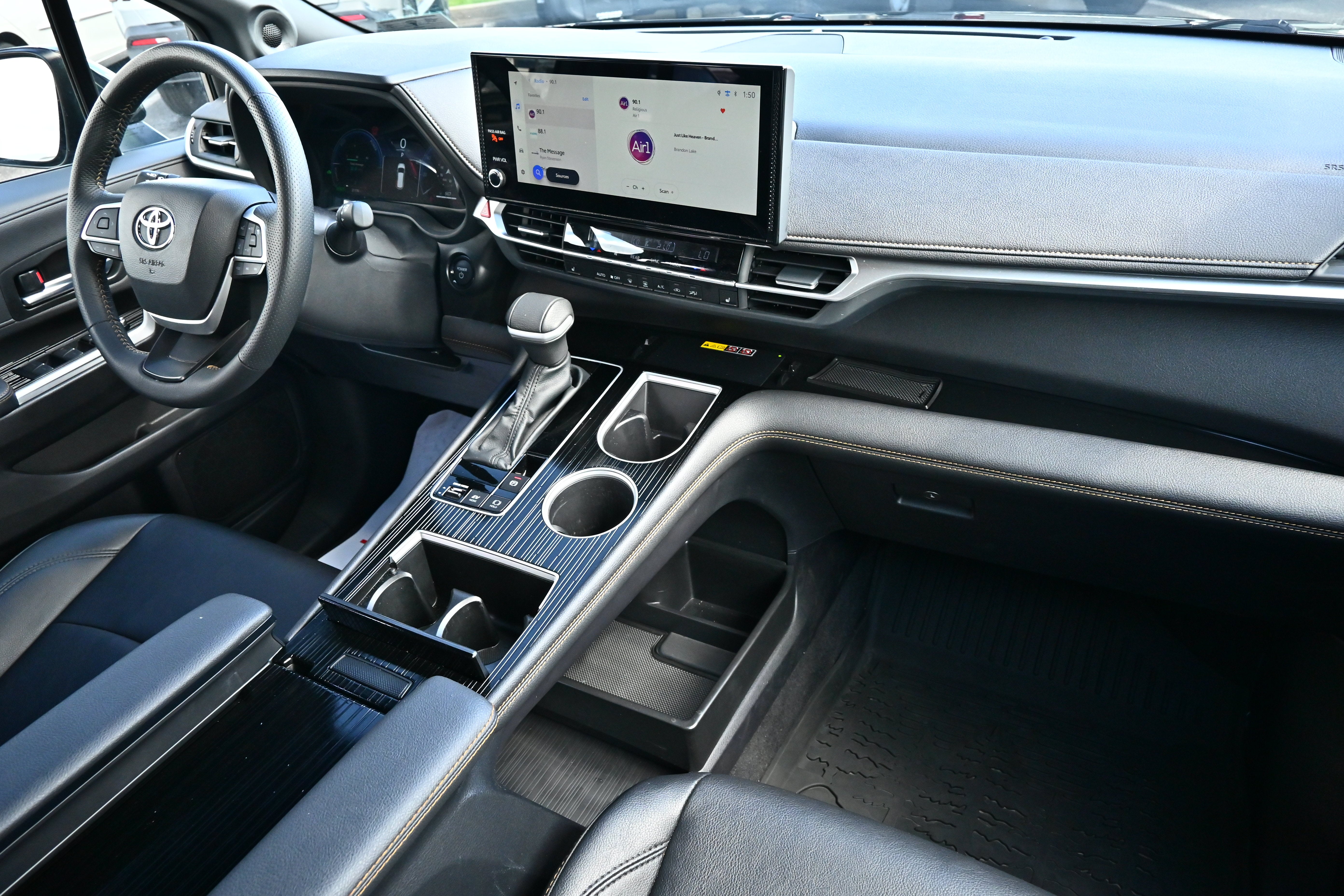 2025 Toyota Sienna Woodland Edition