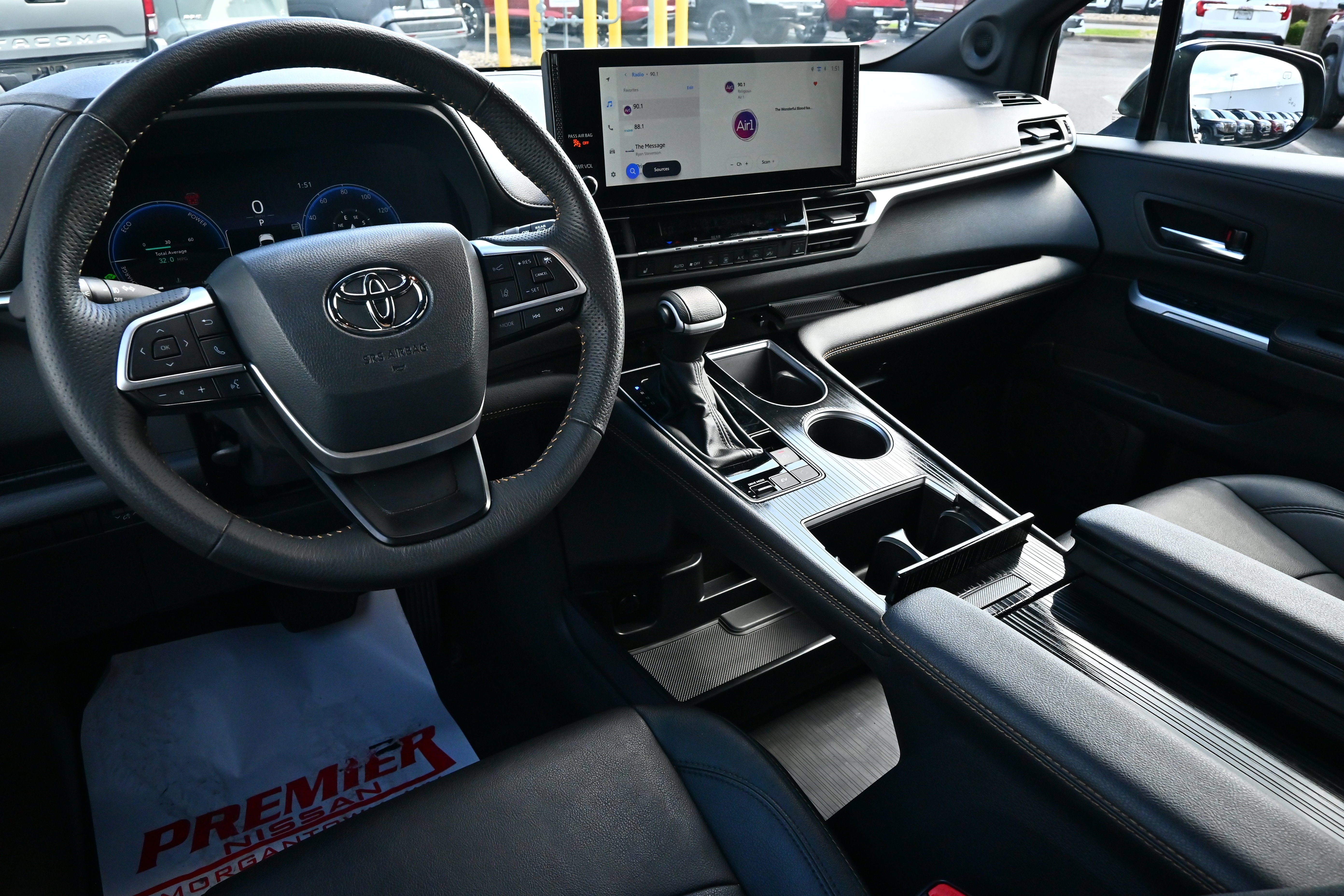 2025 Toyota Sienna Woodland Edition