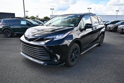 2025 Toyota Sienna Woodland Edition