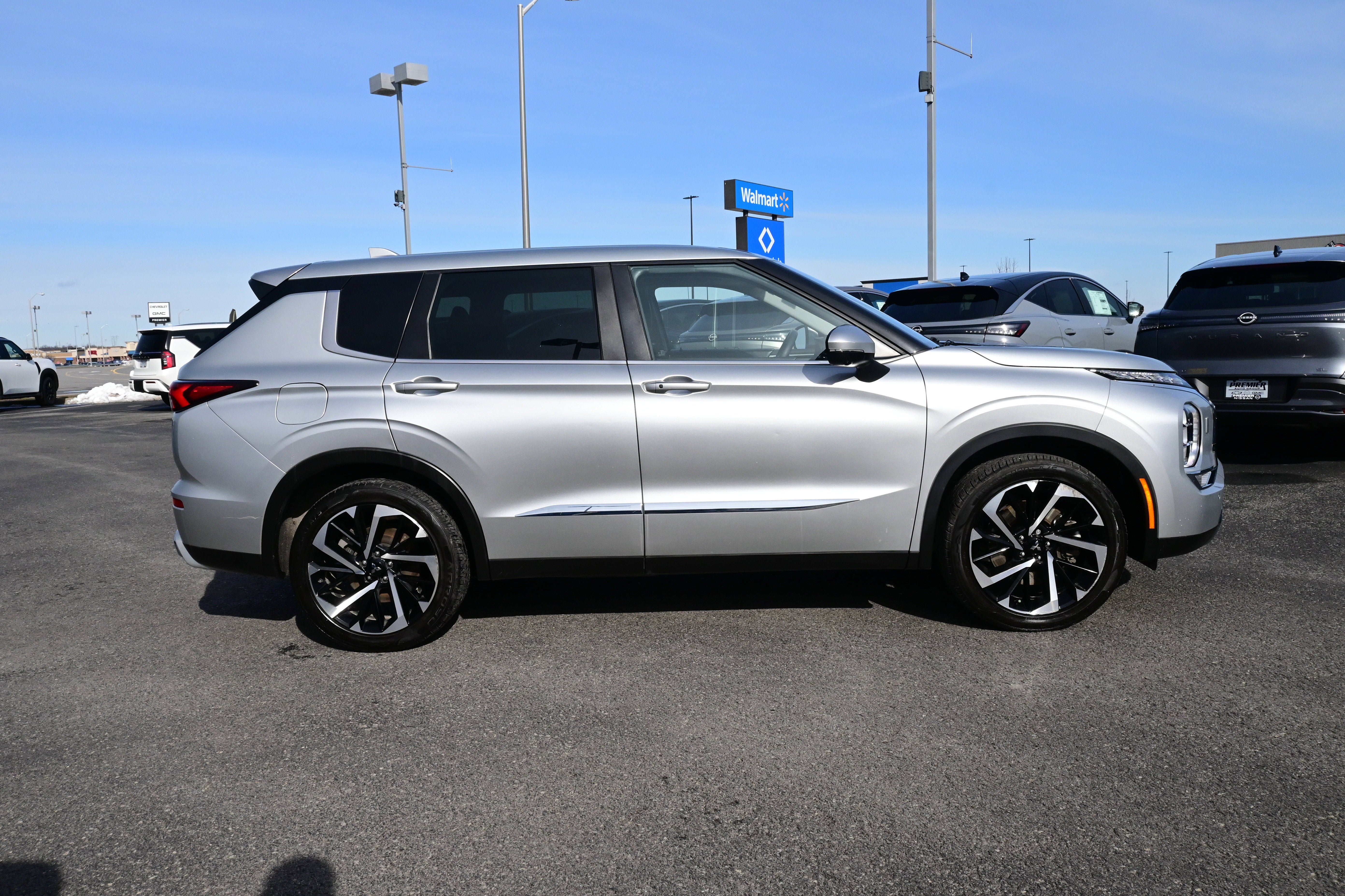 2022 Mitsubishi Outlander SE