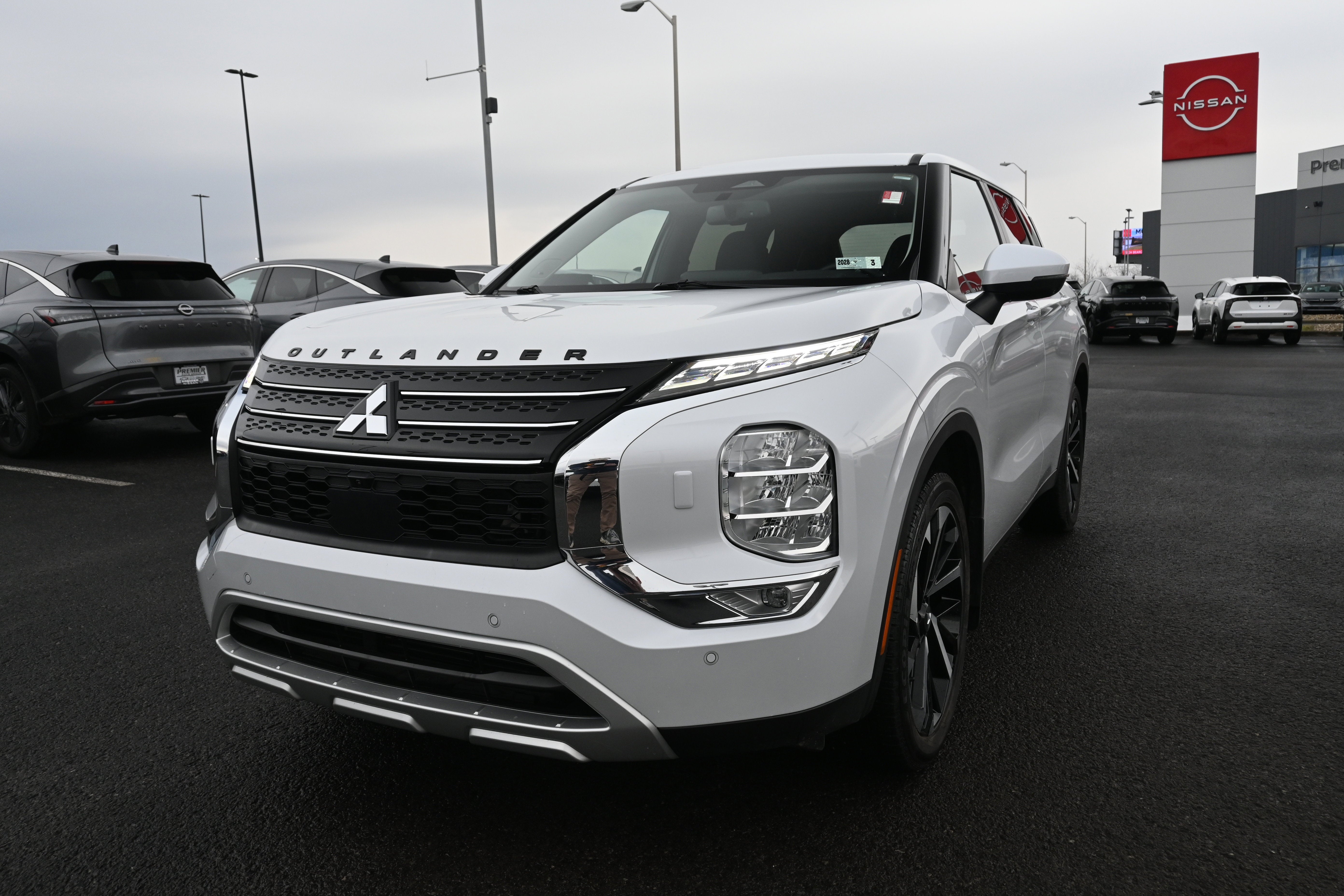 2024 Mitsubishi Outlander SE