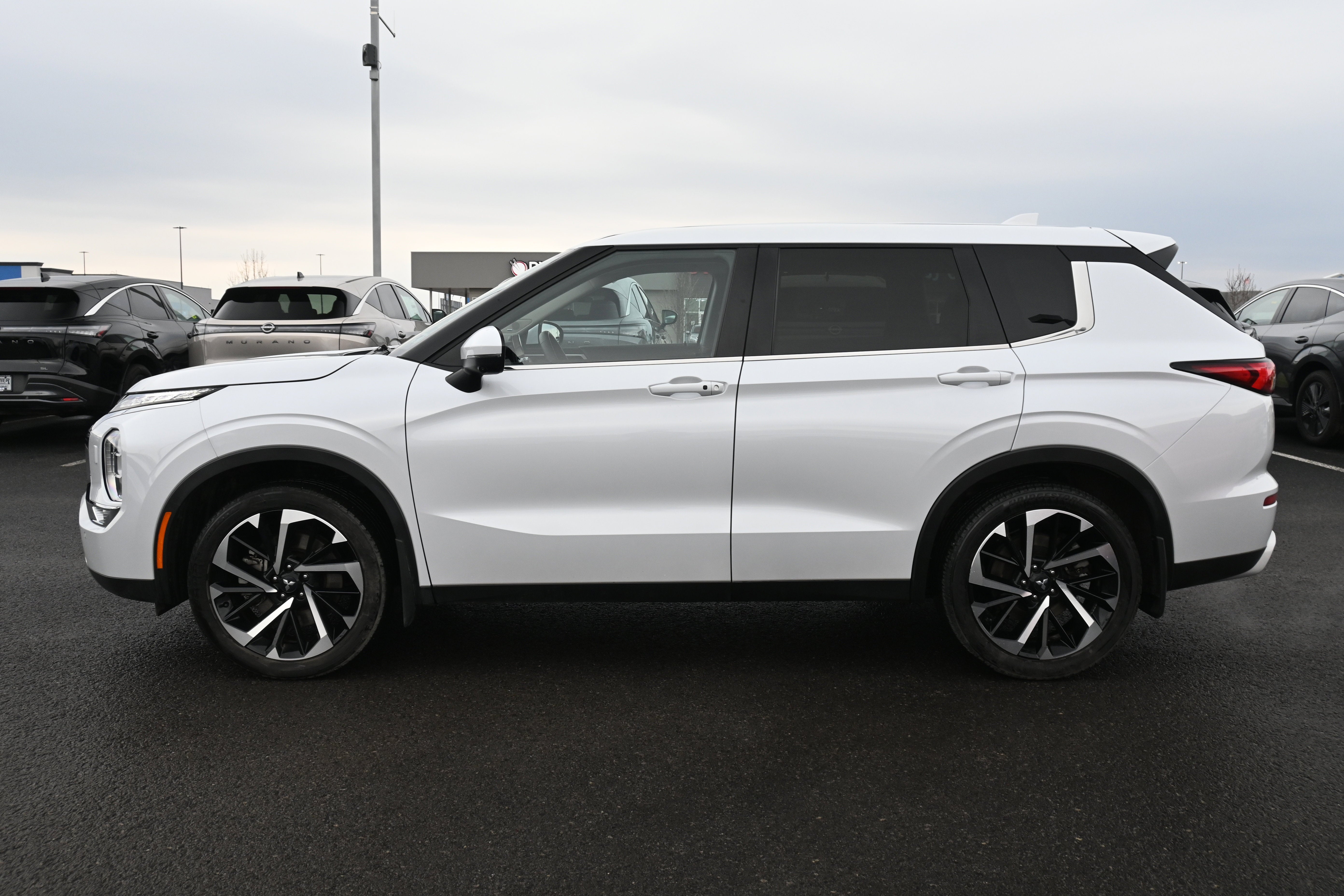 2024 Mitsubishi Outlander SE