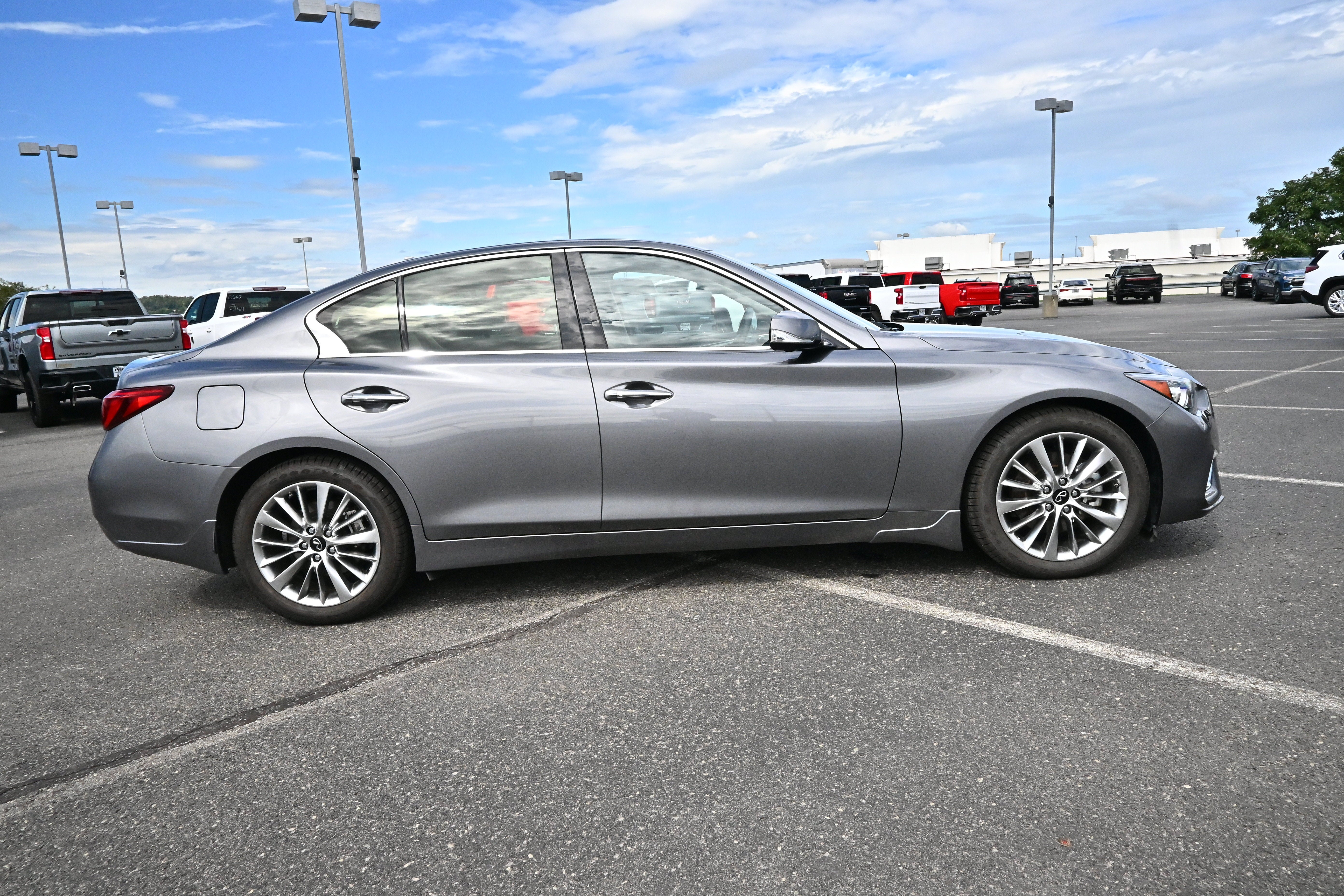 2023 INFINITI Q50 LUXE
