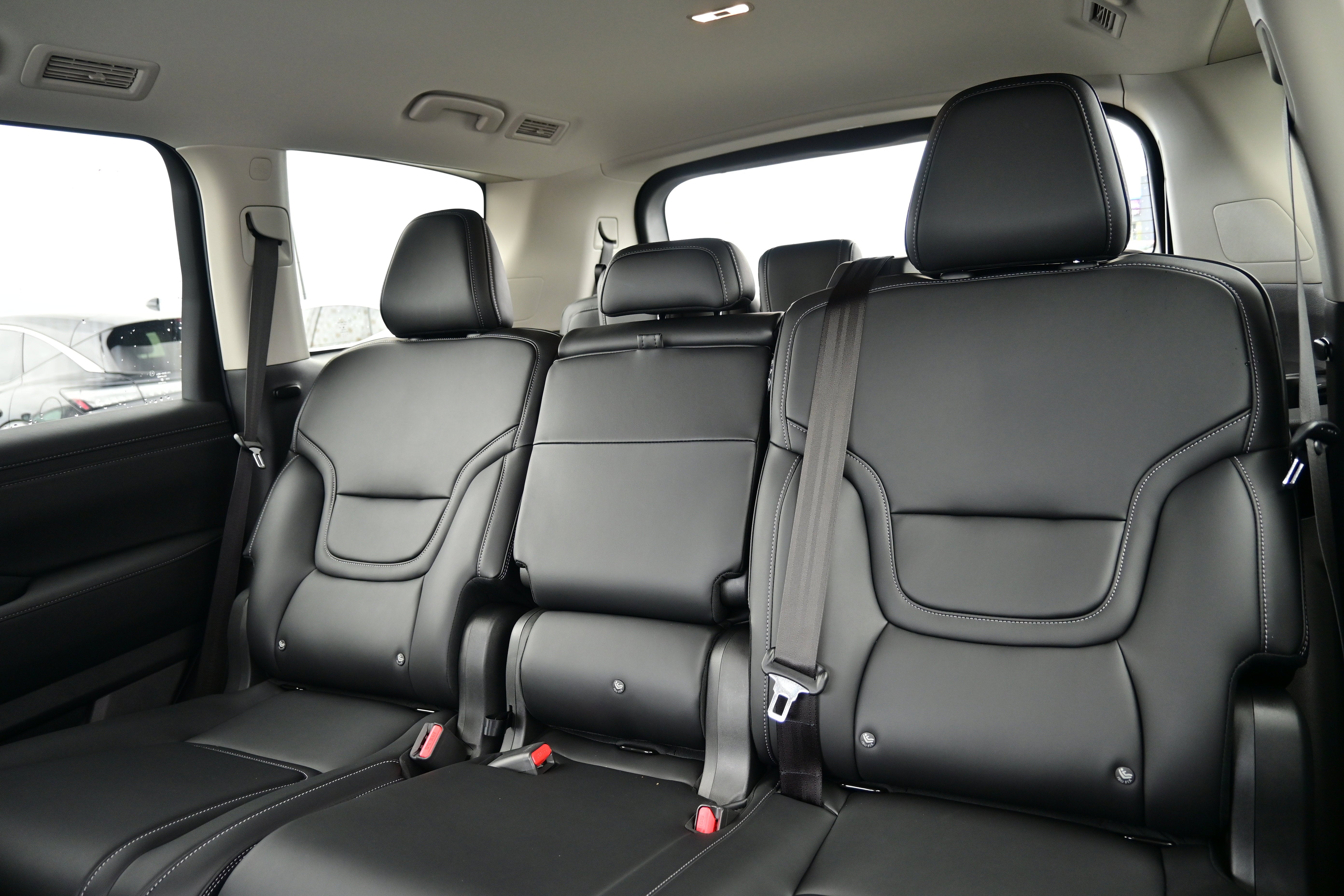 2026 Nissan Armada SV