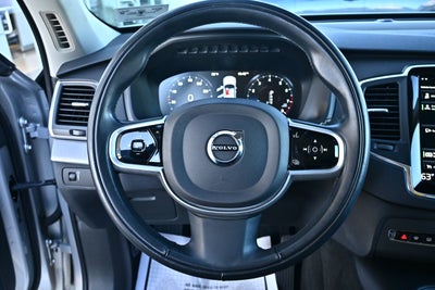 2021 Volvo XC90 Momentum
