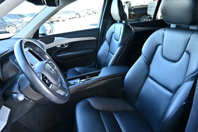 2021 Volvo XC90 Momentum