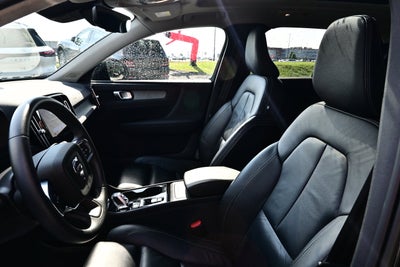 2023 Volvo XC40 Plus Dark Theme