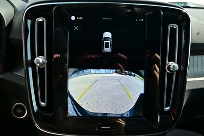 2023 Volvo XC40 Plus Dark Theme