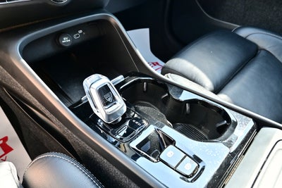 2023 Volvo XC40 Plus Dark Theme