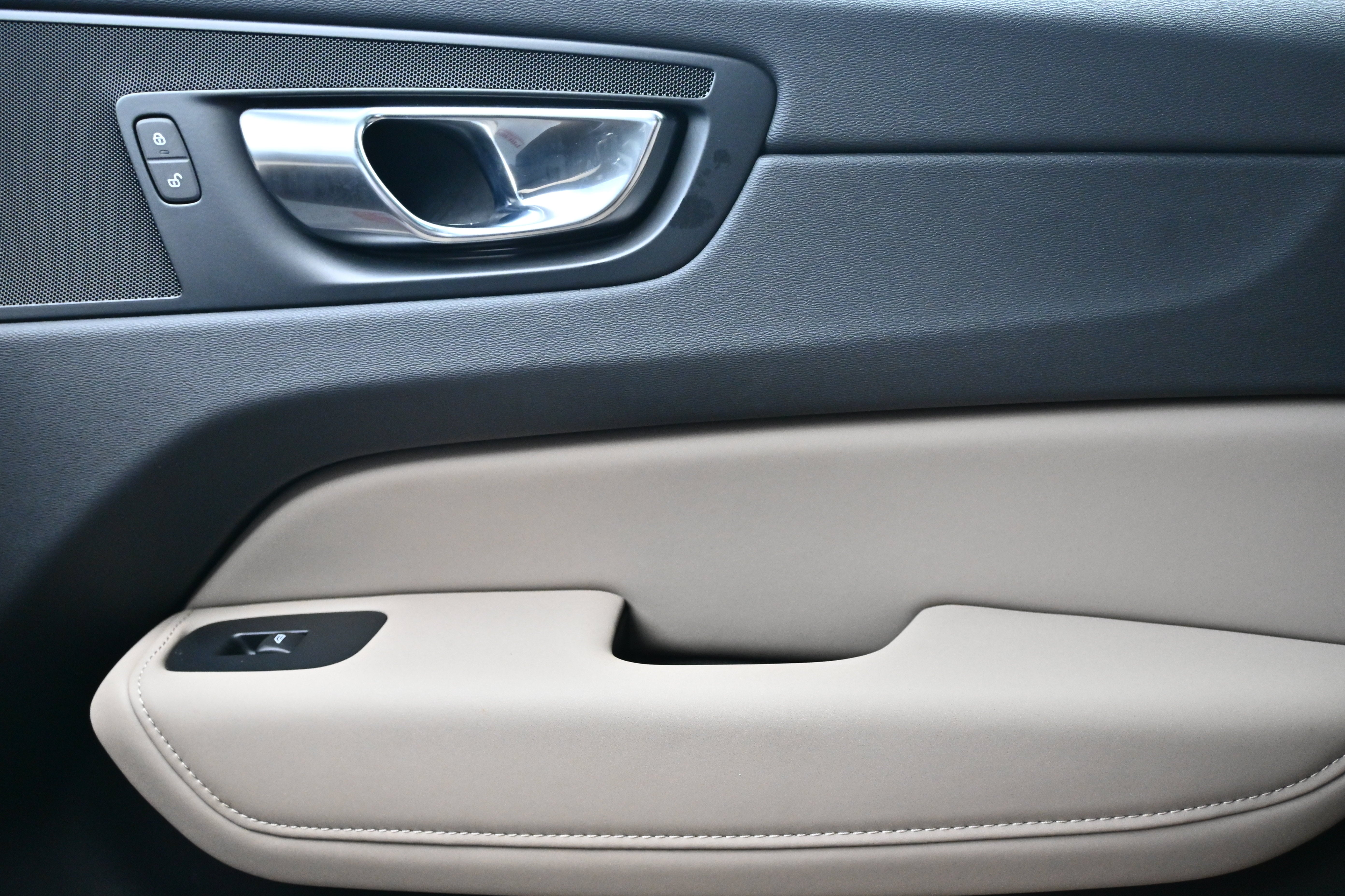 2026 Volvo XC60 Plus